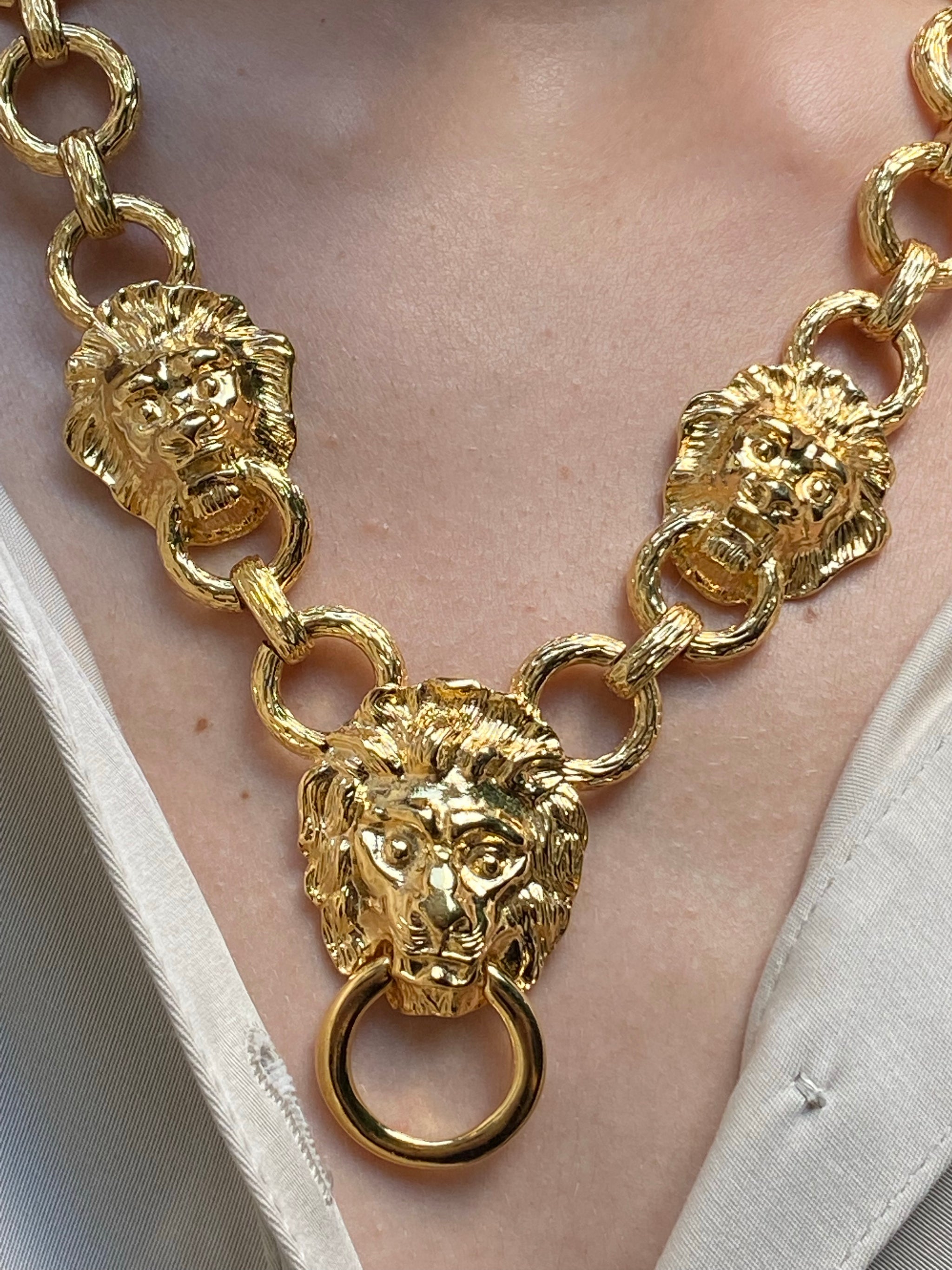 Vintage Gold Tone Doorknocker Necklace